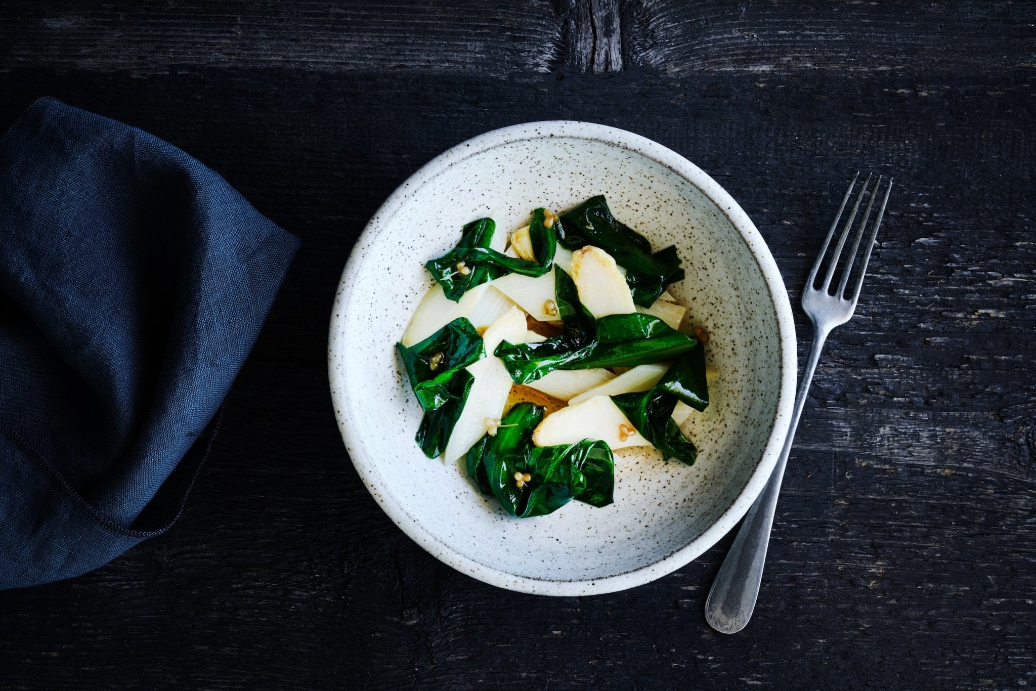Hvide asparges med parmesan, ramsløg og brunet smør - Gastrotools.dk